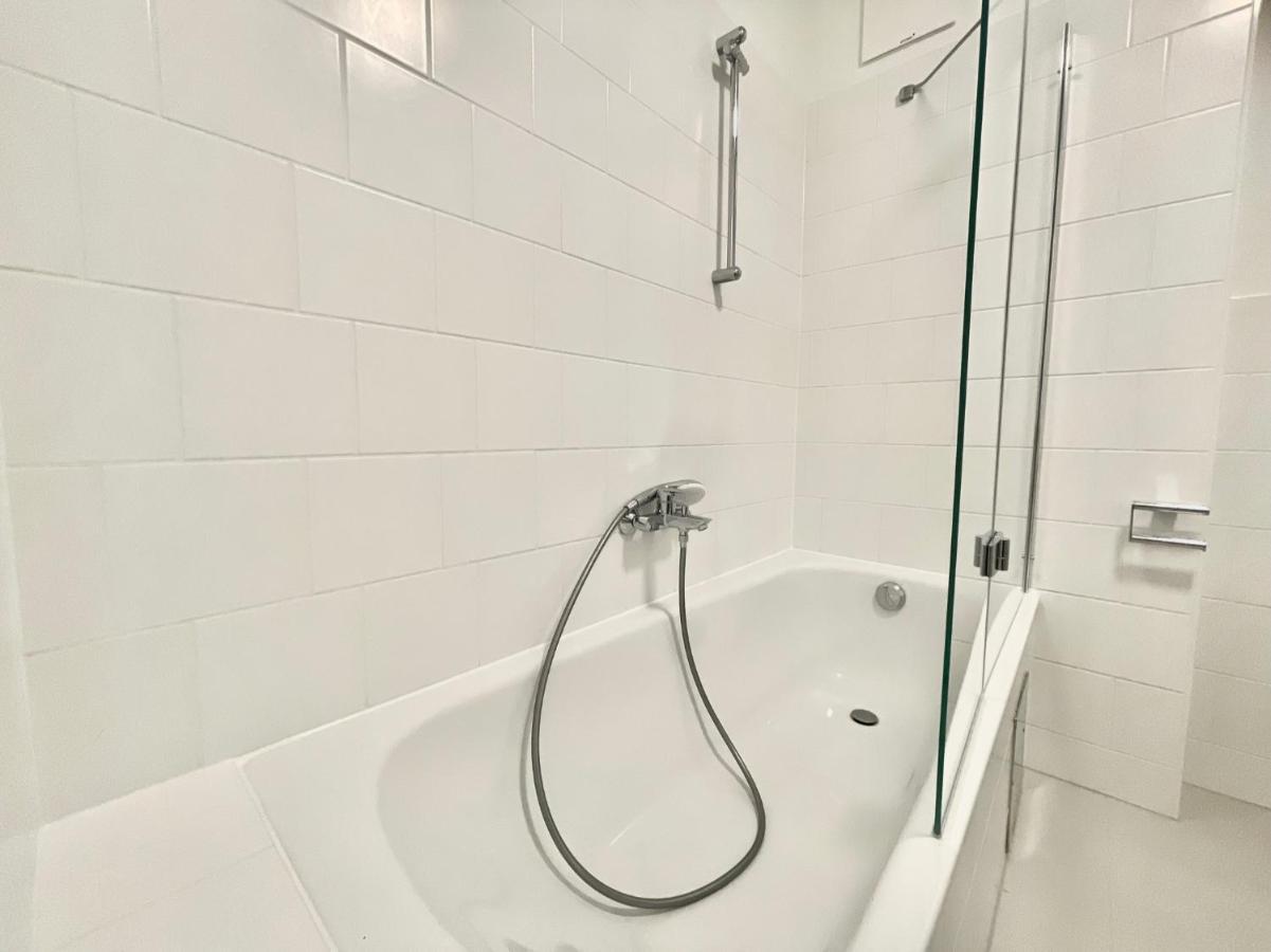 Bright Modern Flat With Balcony Apartment เวียนนา ภายนอก รูปภาพ